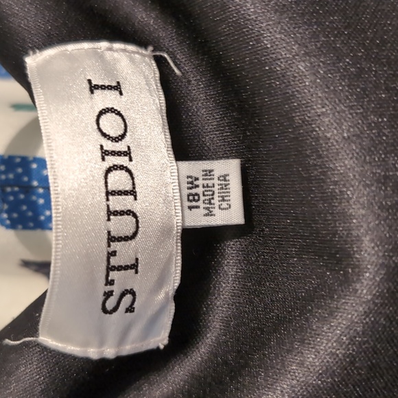 Sexy LBD w animal print sleeveless wrap V - Picture 2 of 4